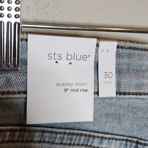 NWT STS Blue Aubrey lightwash distressed stretch denim shorts. Size 30 (10) - Picture 4 of 16